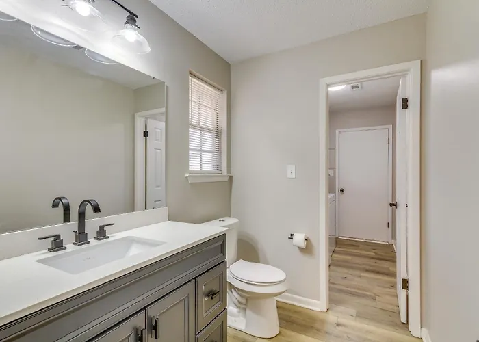 W/ Private Yard: 7 Mi To Downtown! Pensacola