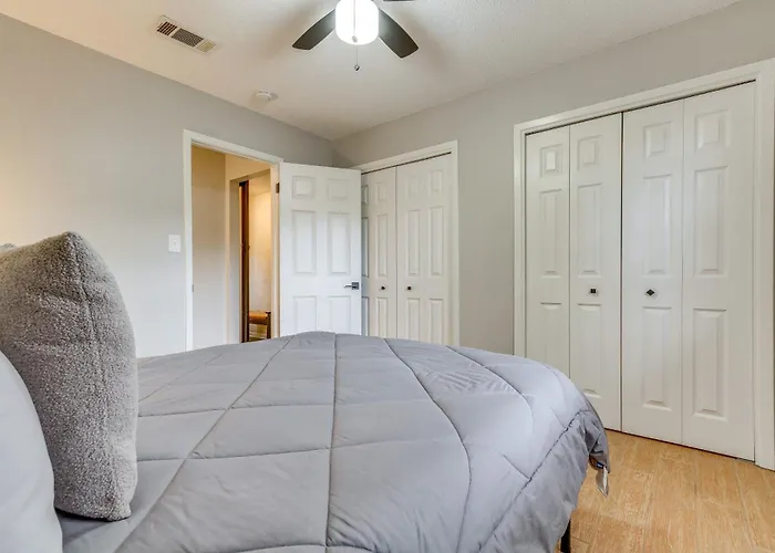W/ Private Yard: 7 Mi To Downtown! Holiday home *