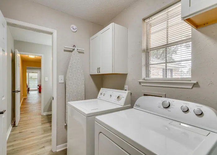 W/ Private Yard: 7 Mi To Downtown! Holiday home