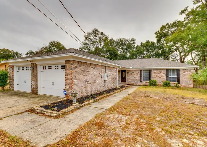 W/ Private Yard: 7 Mi To Downtown! Pensacola
