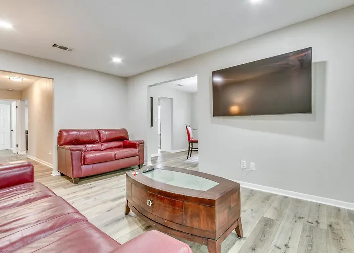 W/ Private Yard: 7 Mi To Downtown! Holiday home