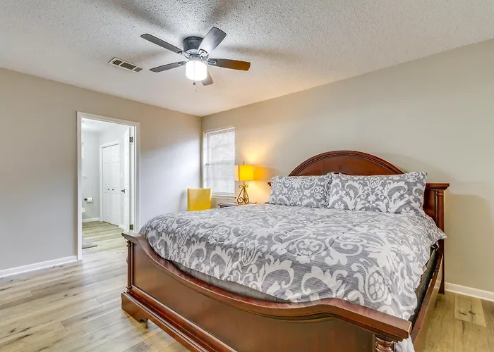 W/ Private Yard: 7 Mi To Downtown! Holiday home *