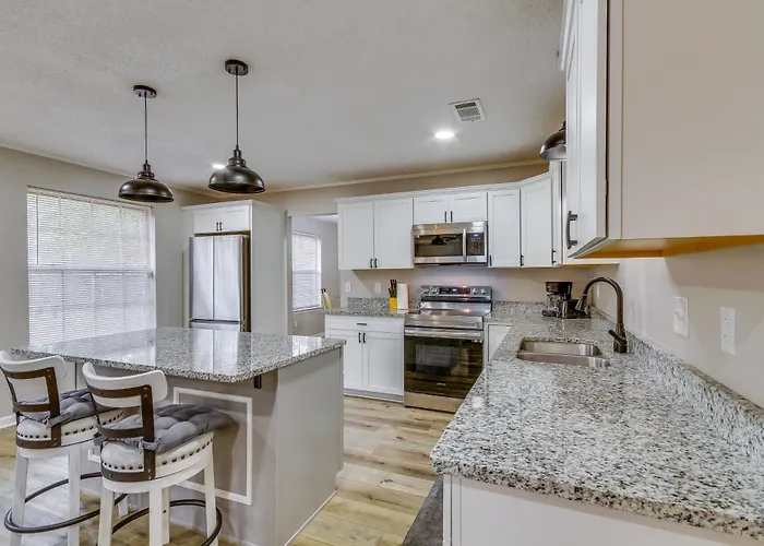 W/ Private Yard: 7 Mi To Downtown!