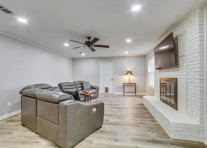 W/ Private Yard: 7 Mi To Downtown! Holiday home *