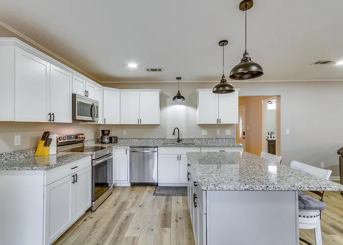 W/ Private Yard: 7 Mi To Downtown!