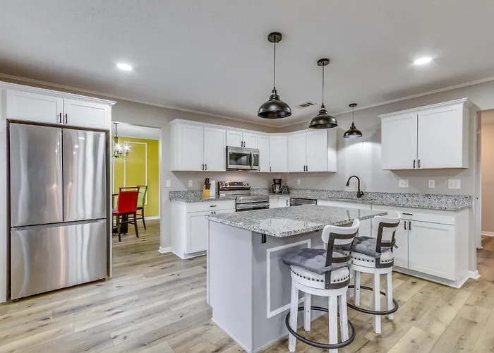 W/ Private Yard: 7 Mi To Downtown! Pensacola